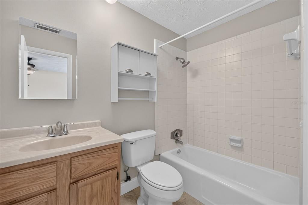 For Rent: $1,600 (2 beds, 2 baths, 994 Square Feet)