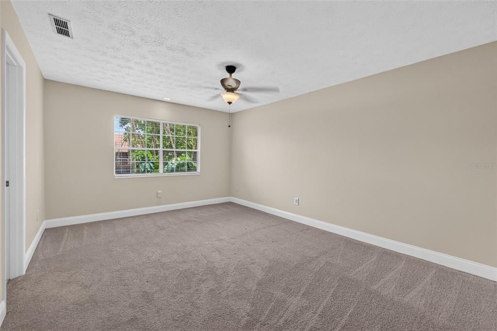 For Rent: $1,600 (2 beds, 2 baths, 994 Square Feet)