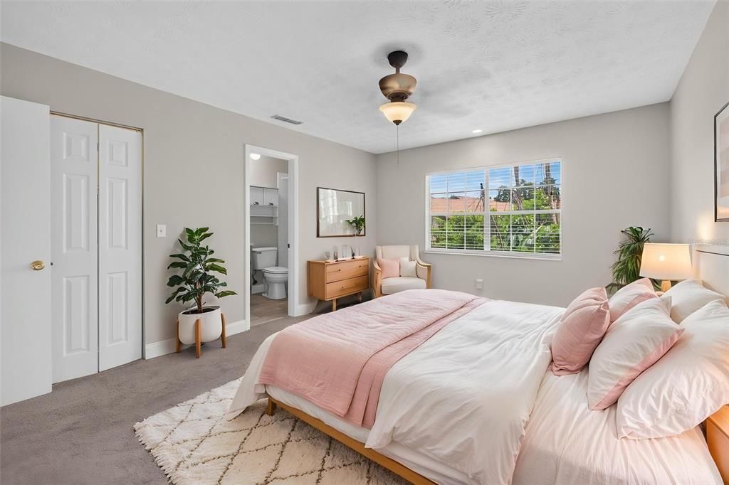 For Rent: $1,600 (2 beds, 2 baths, 994 Square Feet)