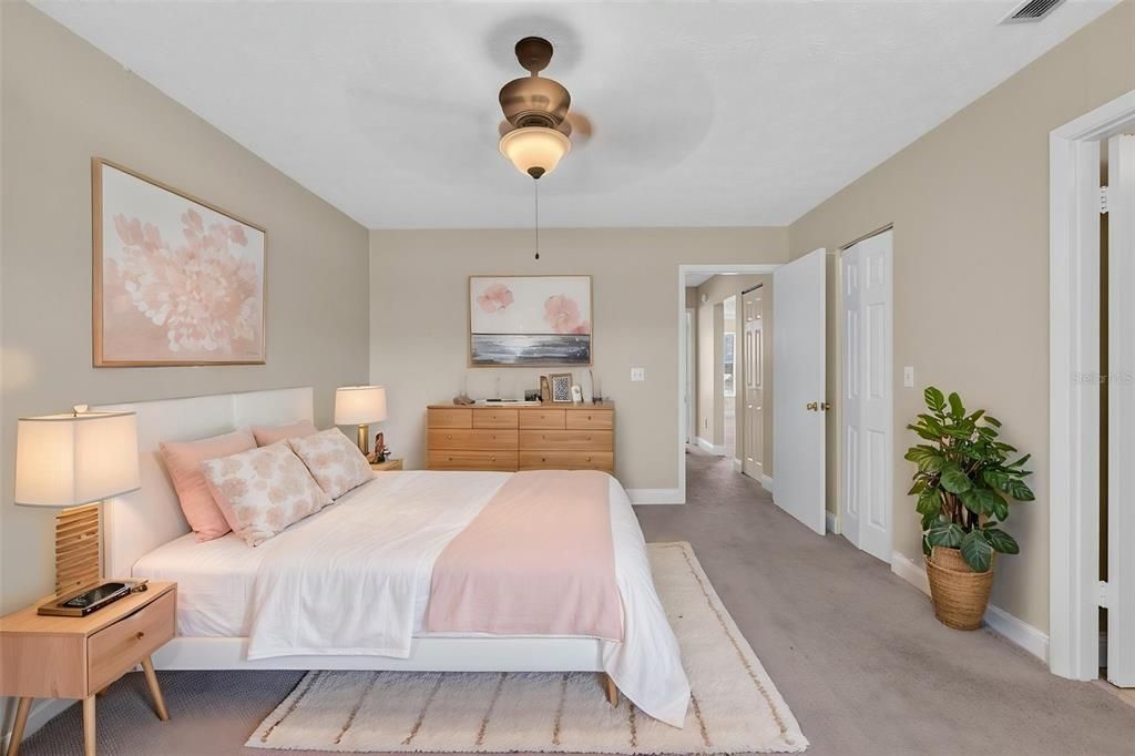 For Rent: $1,600 (2 beds, 2 baths, 994 Square Feet)