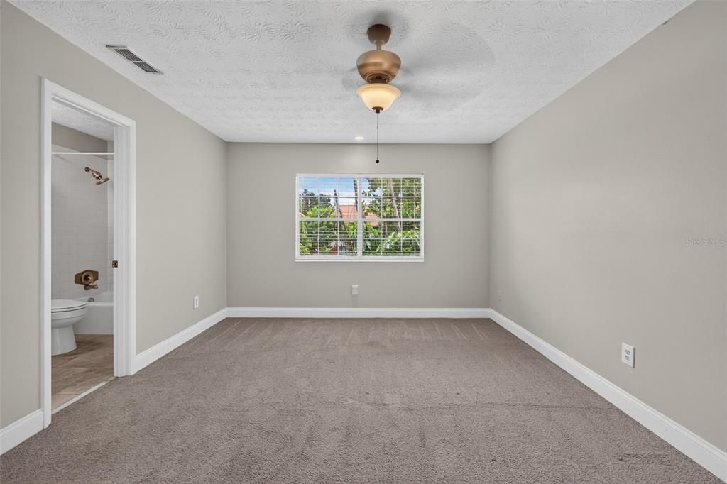 For Rent: $1,600 (2 beds, 2 baths, 994 Square Feet)