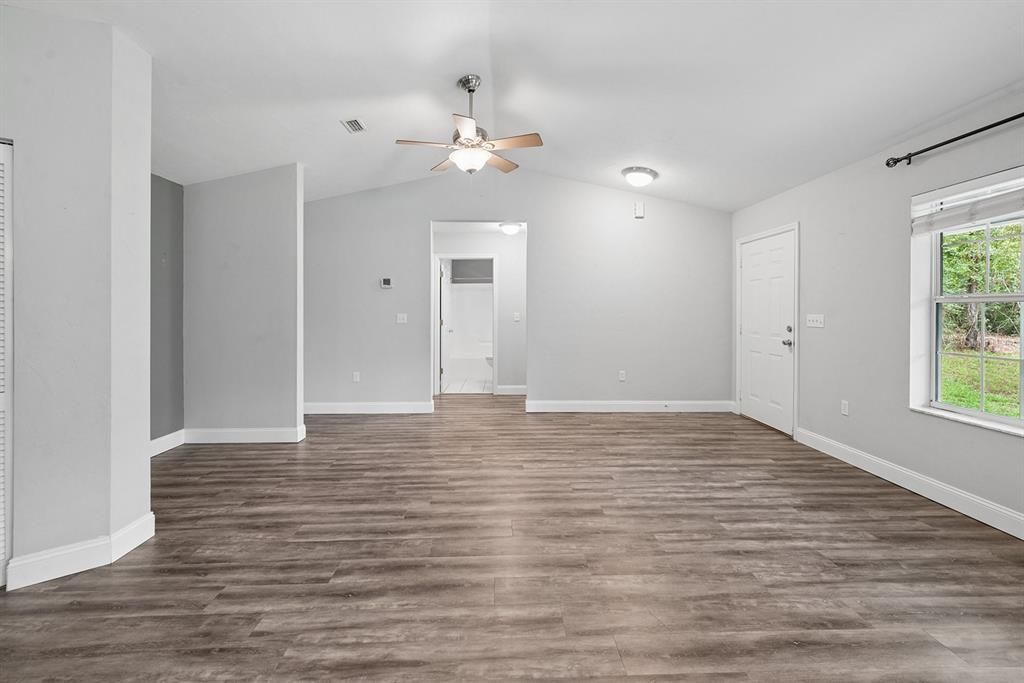 For Sale: $280,000 (3 beds, 2 baths, 1227 Square Feet)