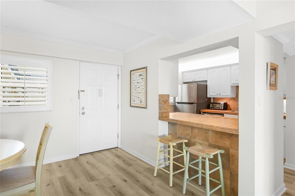 For Sale: $700,000 (2 beds, 2 baths, 1260 Square Feet)