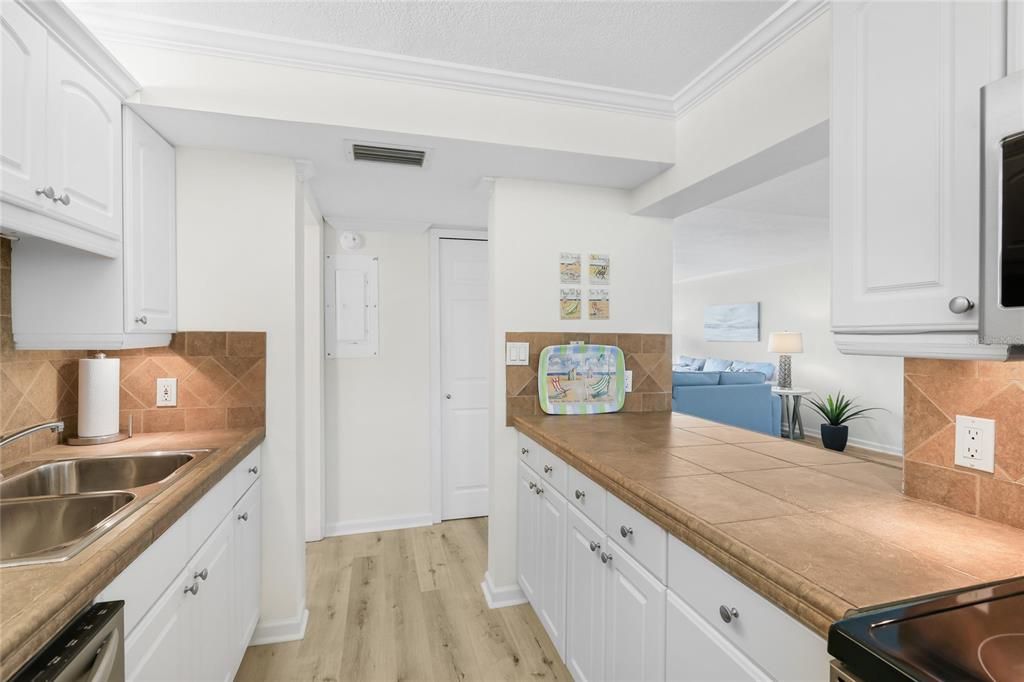 For Sale: $700,000 (2 beds, 2 baths, 1260 Square Feet)