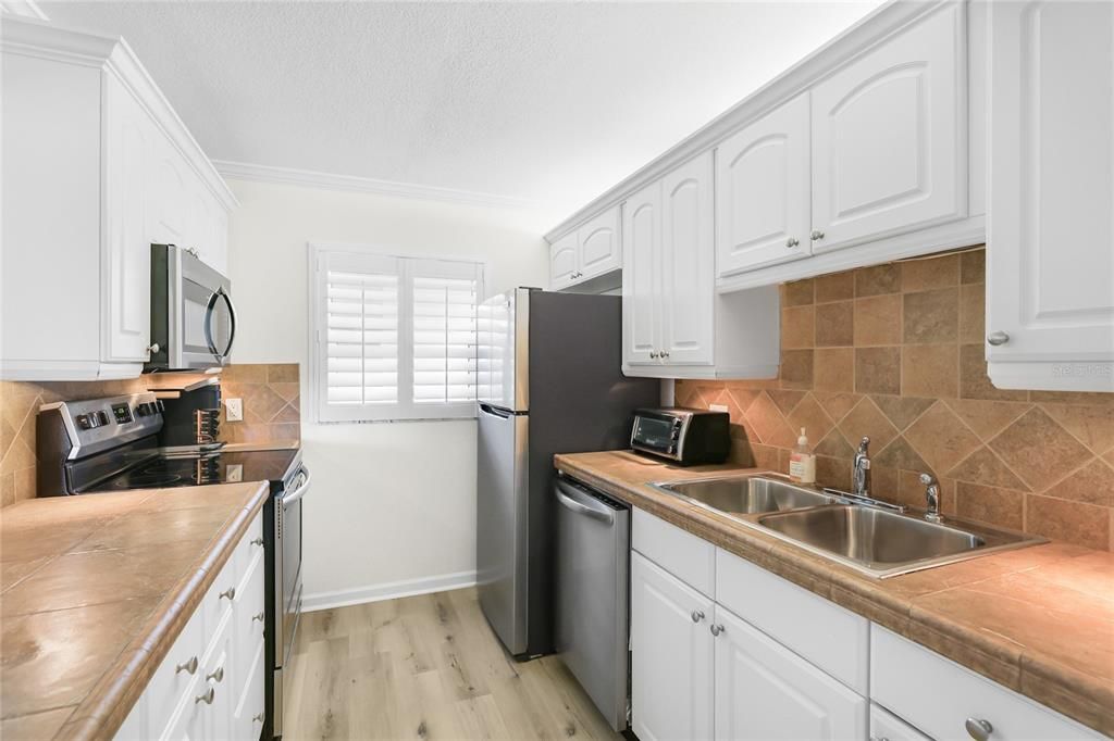 For Sale: $700,000 (2 beds, 2 baths, 1260 Square Feet)
