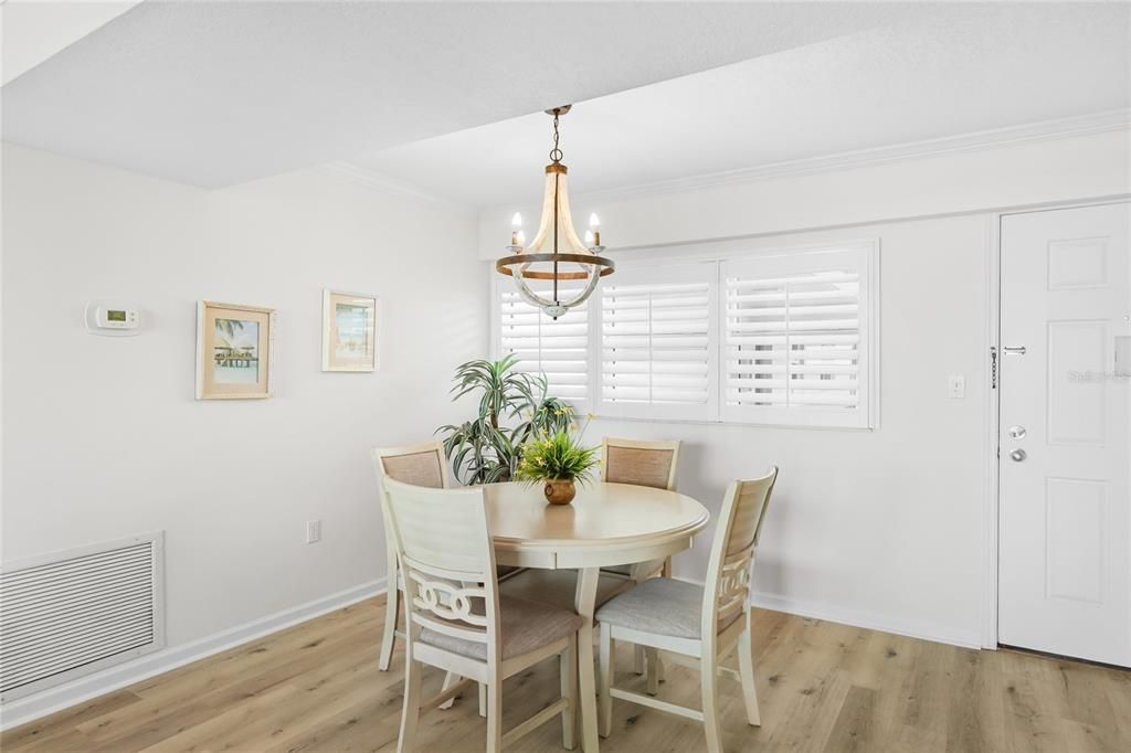 For Sale: $700,000 (2 beds, 2 baths, 1260 Square Feet)