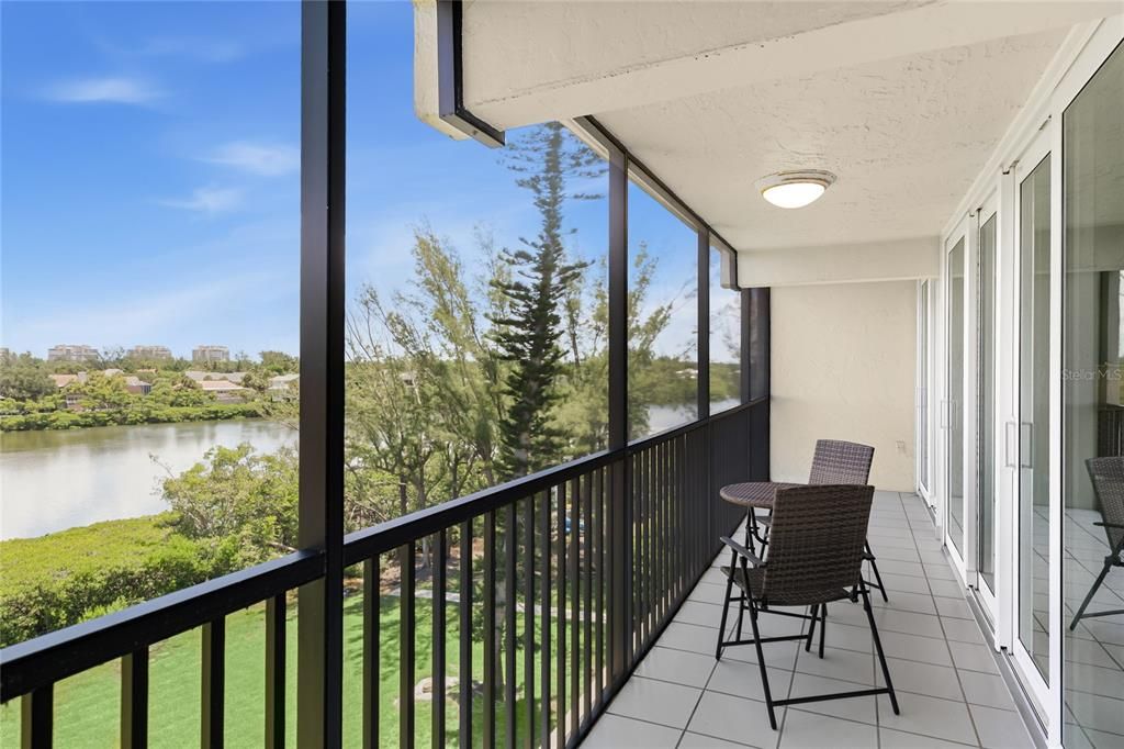 For Sale: $700,000 (2 beds, 2 baths, 1260 Square Feet)