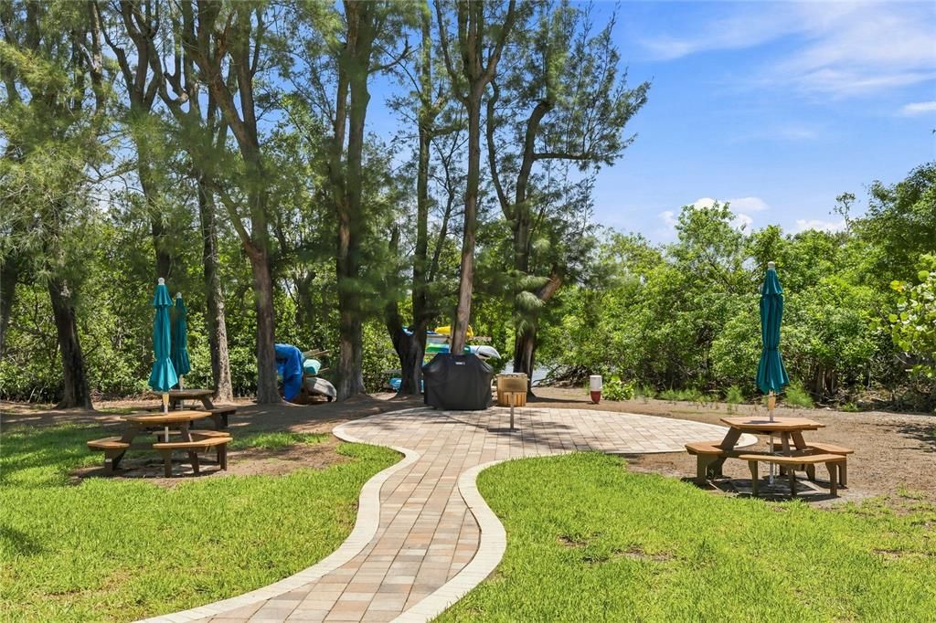 For Sale: $700,000 (2 beds, 2 baths, 1260 Square Feet)