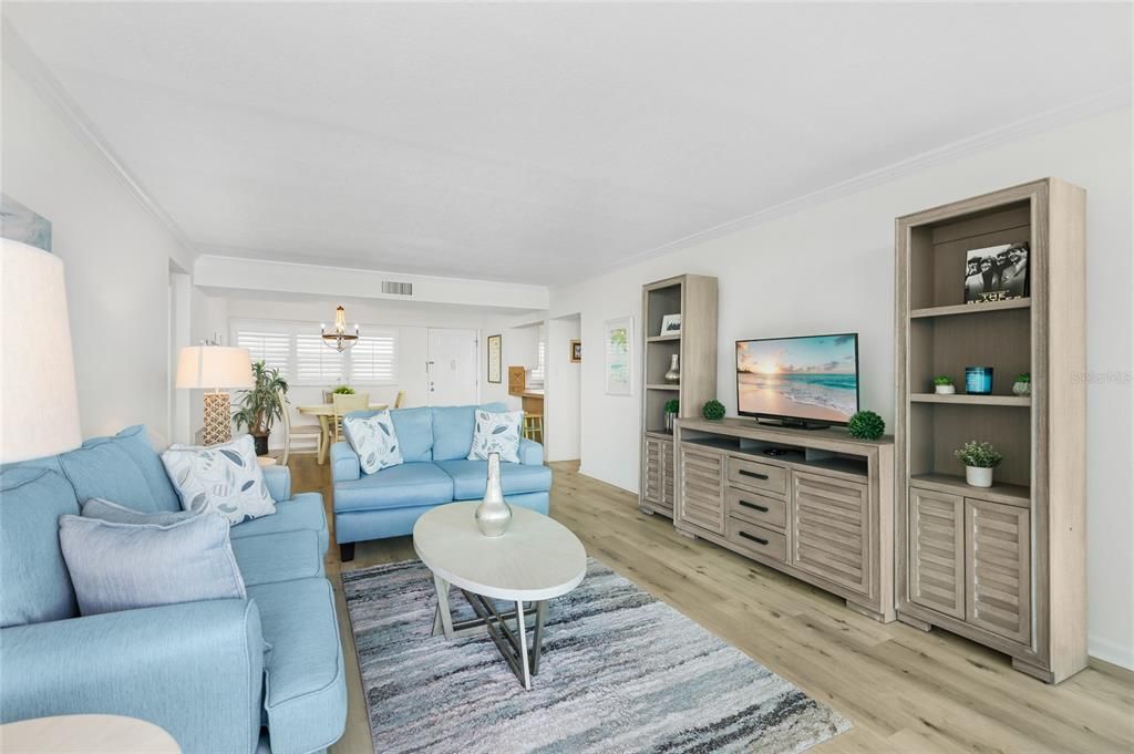 For Sale: $700,000 (2 beds, 2 baths, 1260 Square Feet)