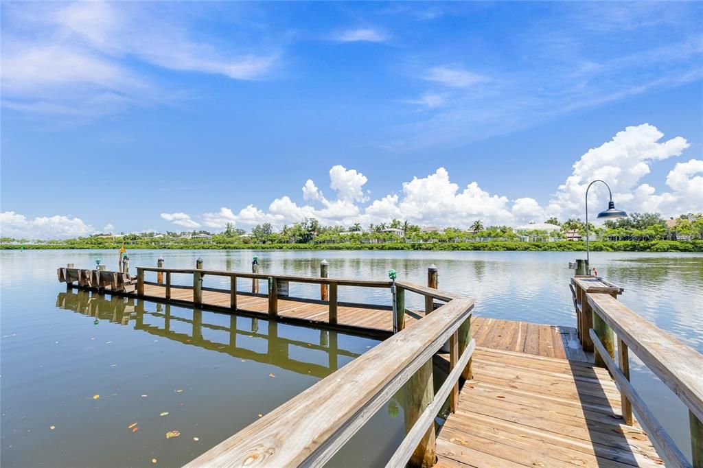 For Sale: $700,000 (2 beds, 2 baths, 1260 Square Feet)