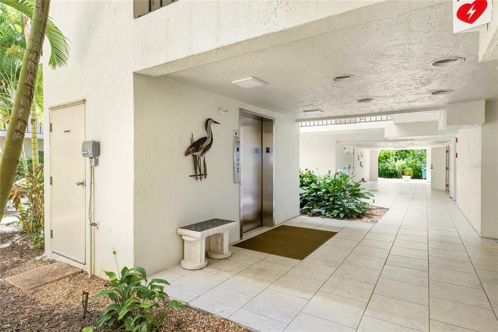 For Sale: $700,000 (2 beds, 2 baths, 1260 Square Feet)