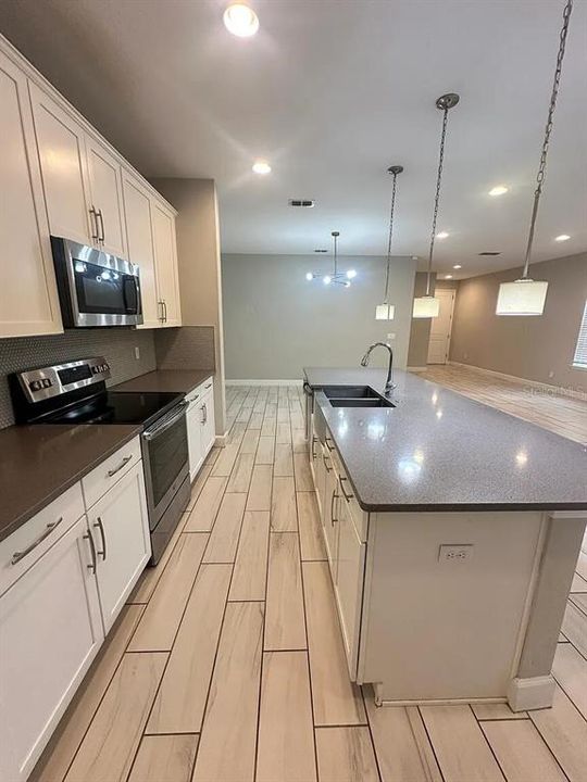 На продажу: $429,900 (4 спален, 3 ванн, 2294 Квадратных фут)