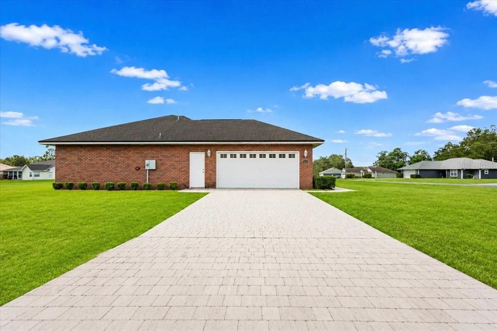 For Sale: $350,000 (4 beds, 2 baths, 1743 Square Feet)