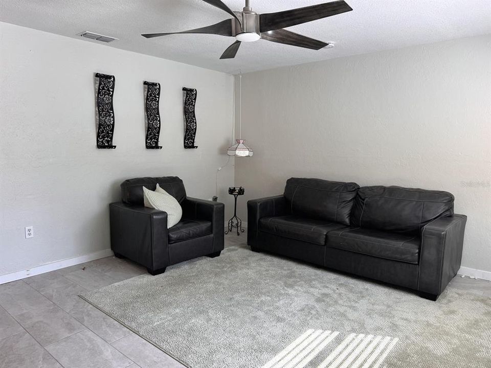For Sale: $159,900 (3 beds, 2 baths, 1080 Square Feet)