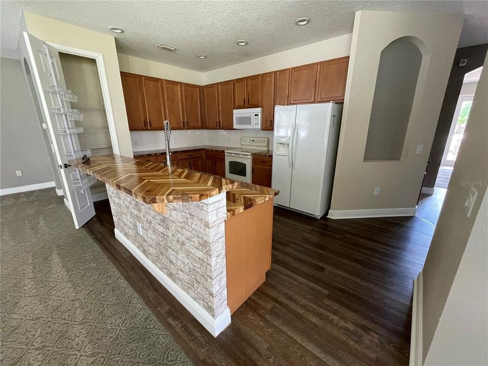 For Rent: $3,500 (4 beds, 3 baths, 2934 Square Feet)