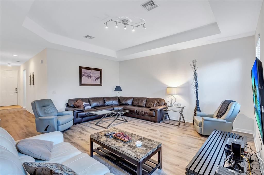 For Sale: $449,000 (3 beds, 2 baths, 1679 Square Feet)
