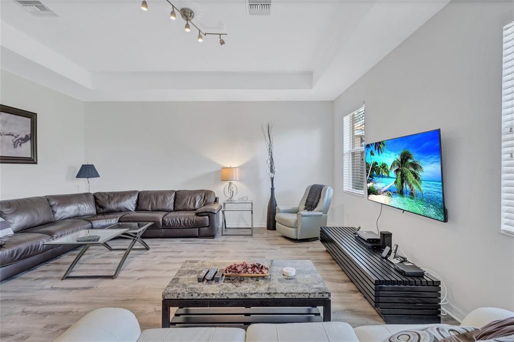 For Sale: $449,000 (3 beds, 2 baths, 1679 Square Feet)