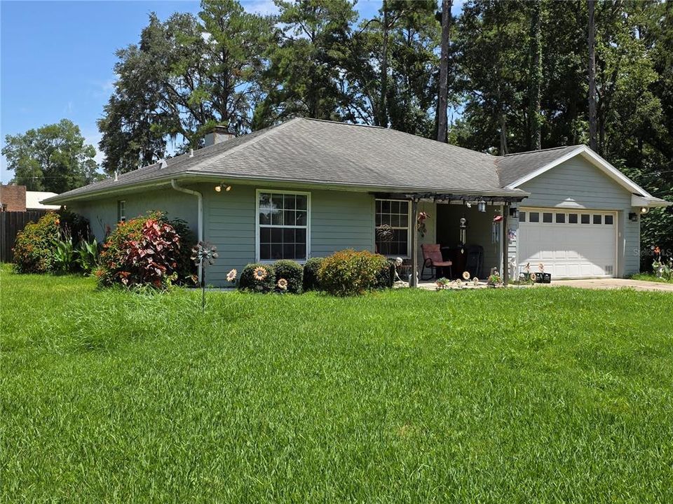 For Sale: $285,000 (3 beds, 2 baths, 1591 Square Feet)