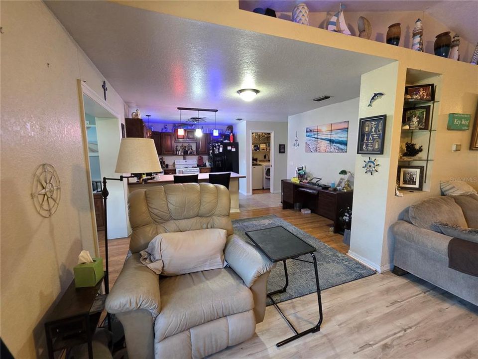 For Sale: $285,000 (3 beds, 2 baths, 1591 Square Feet)