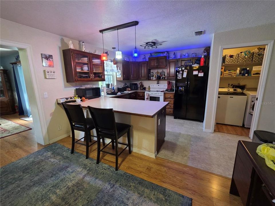 For Sale: $285,000 (3 beds, 2 baths, 1591 Square Feet)