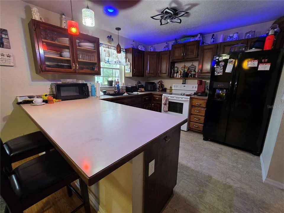 For Sale: $285,000 (3 beds, 2 baths, 1591 Square Feet)