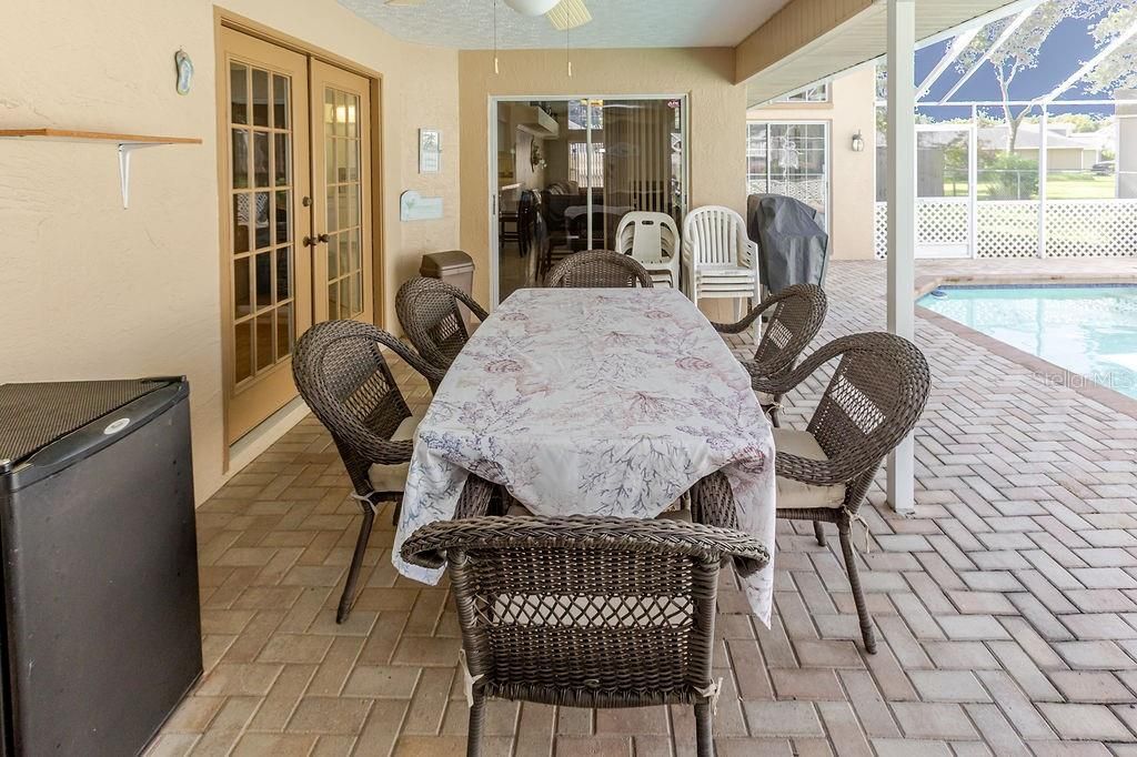 For Sale: $459,000 (4 beds, 2 baths, 2484 Square Feet)