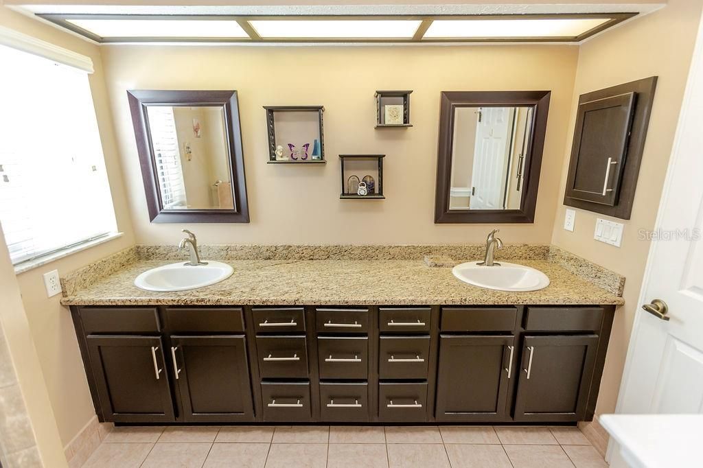 For Sale: $459,000 (4 beds, 2 baths, 2484 Square Feet)