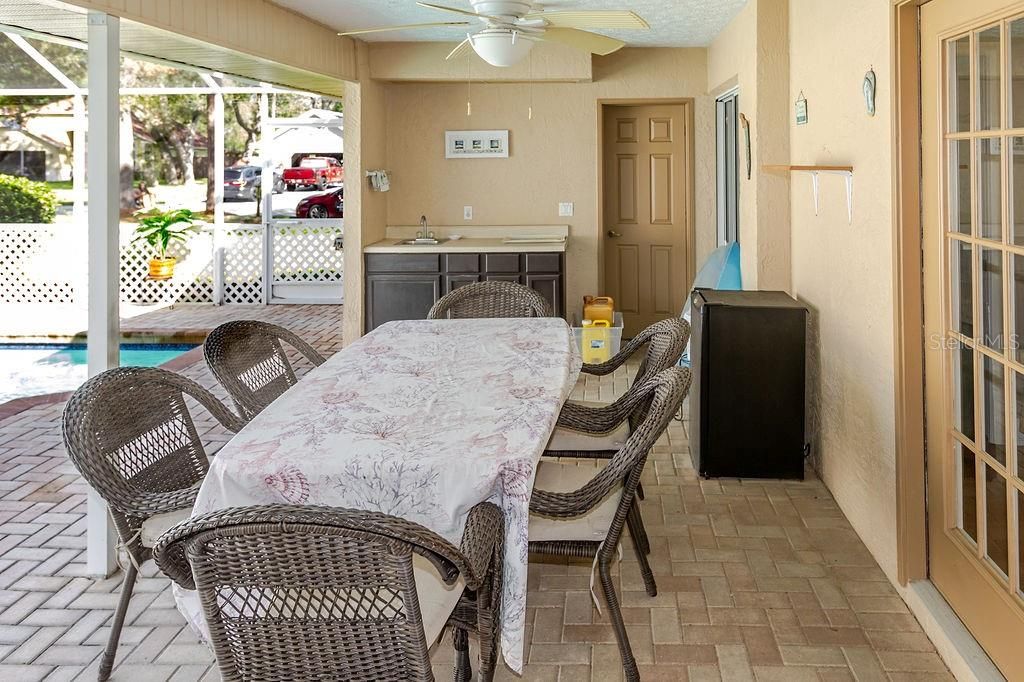 For Sale: $459,000 (4 beds, 2 baths, 2484 Square Feet)