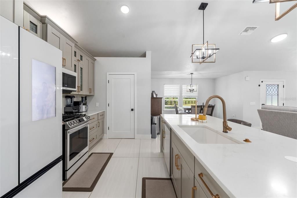 For Sale: $535,000 (4 beds, 3 baths, 2119 Square Feet)