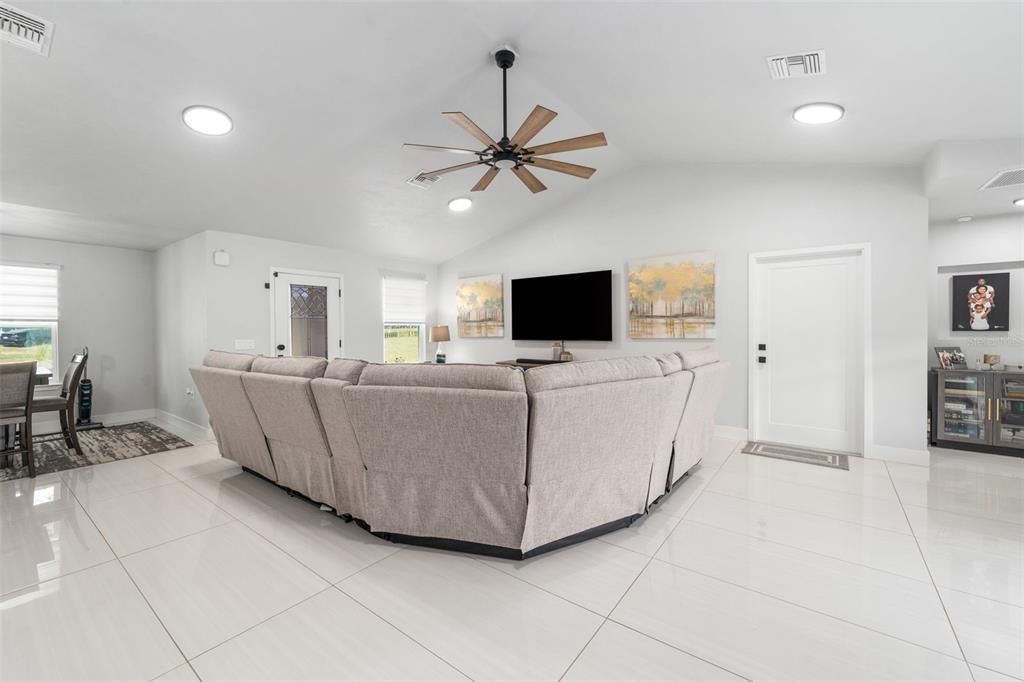 For Sale: $535,000 (4 beds, 3 baths, 2119 Square Feet)
