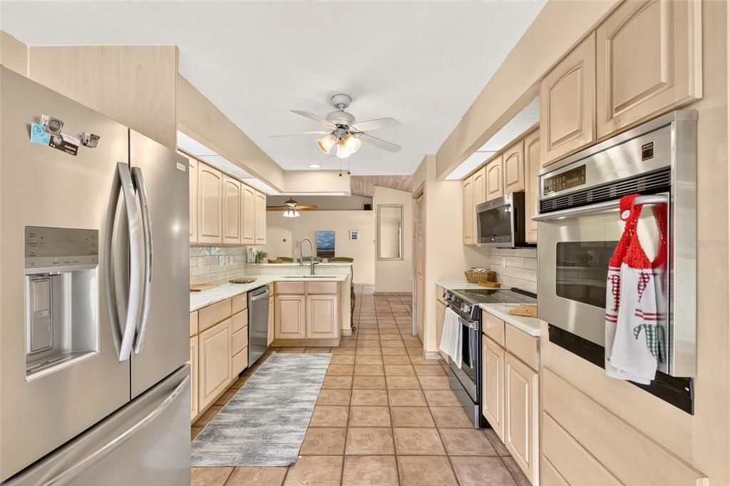 En Venta: $460,000 (4 camas, 2 baños, 2256 Pies cuadrados)