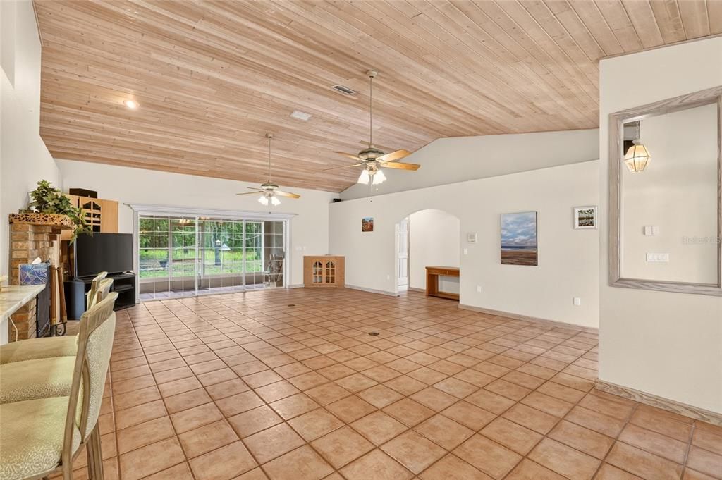 En Venta: $460,000 (4 camas, 2 baños, 2256 Pies cuadrados)