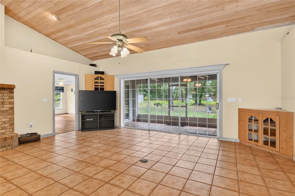 En Venta: $460,000 (4 camas, 2 baños, 2256 Pies cuadrados)