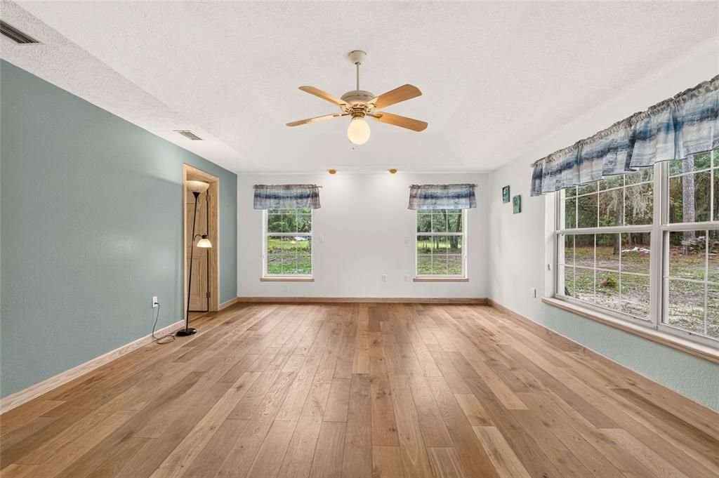 En Venta: $460,000 (4 camas, 2 baños, 2256 Pies cuadrados)