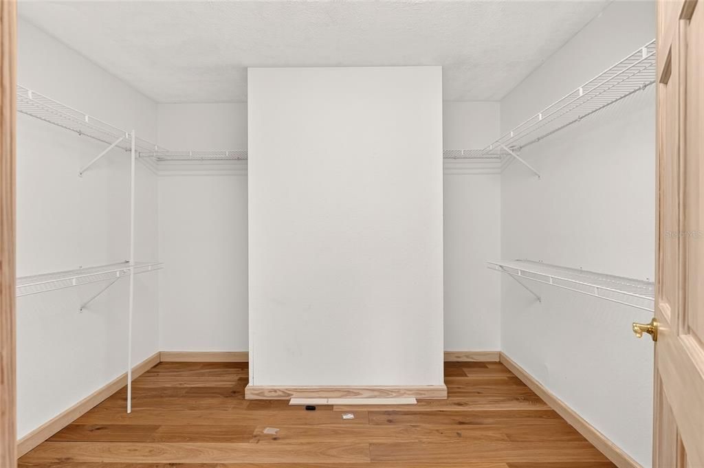 En Venta: $460,000 (4 camas, 2 baños, 2256 Pies cuadrados)