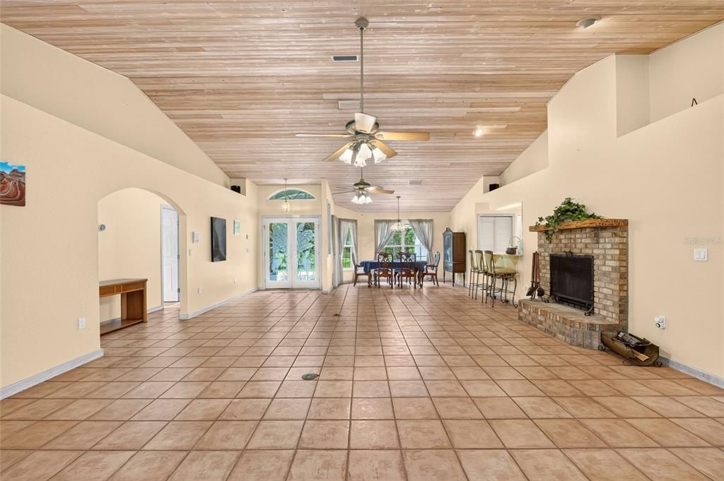 En Venta: $460,000 (4 camas, 2 baños, 2256 Pies cuadrados)