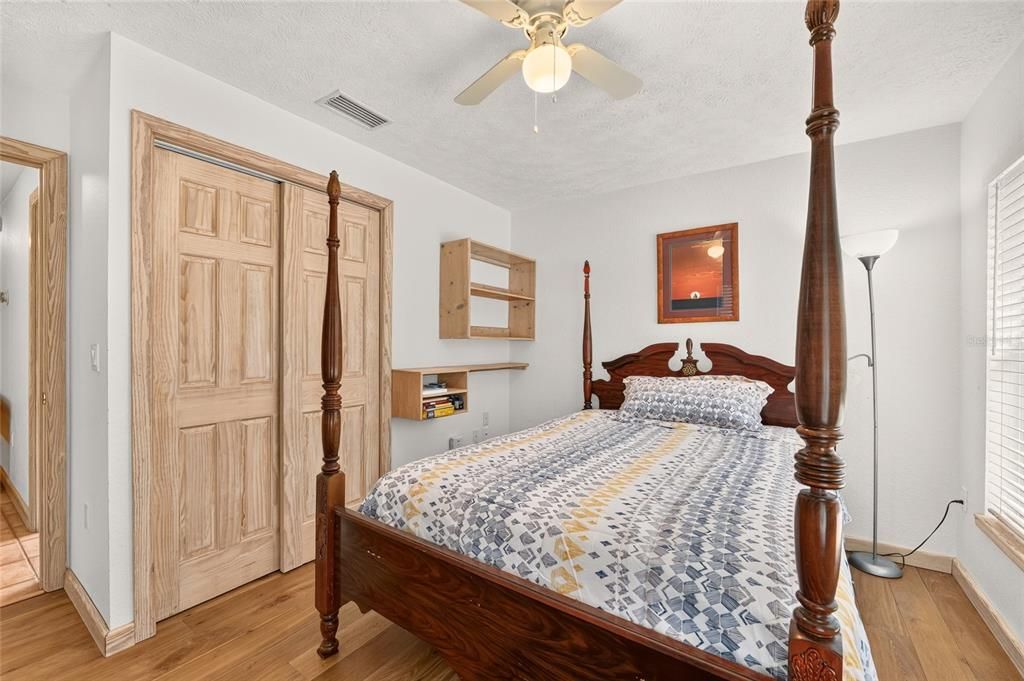 En Venta: $460,000 (4 camas, 2 baños, 2256 Pies cuadrados)