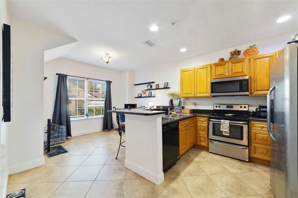 For Sale: $194,900 (3 beds, 3 baths, 1398 Square Feet)