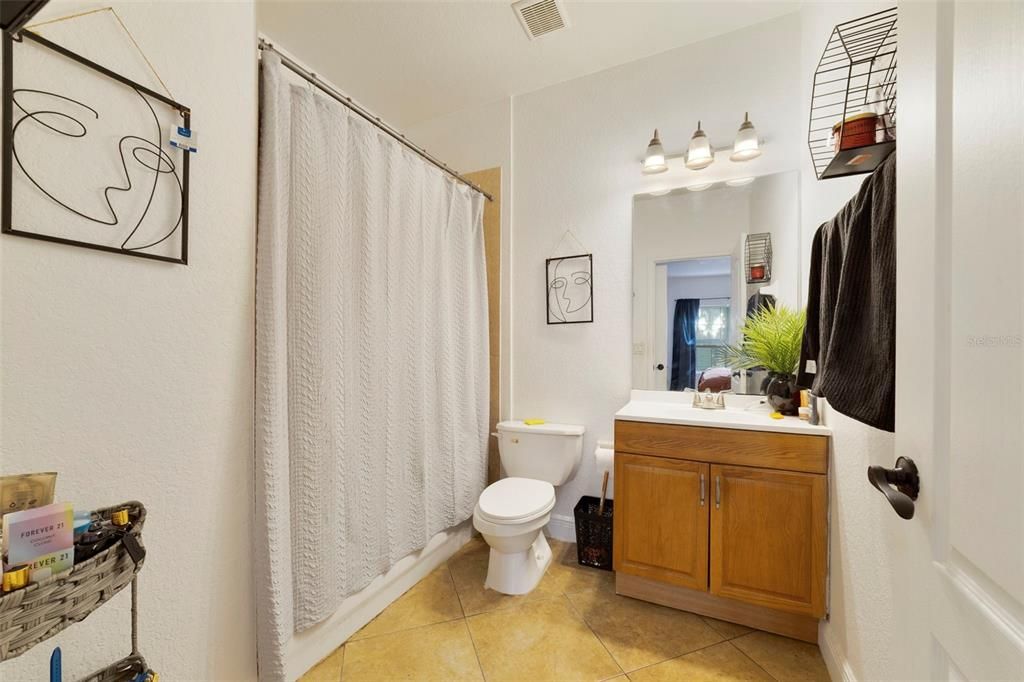 For Sale: $194,900 (3 beds, 3 baths, 1398 Square Feet)