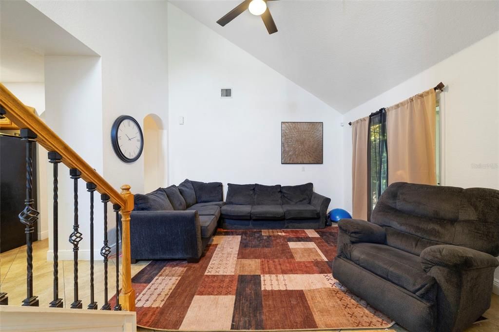 For Sale: $194,900 (3 beds, 3 baths, 1398 Square Feet)