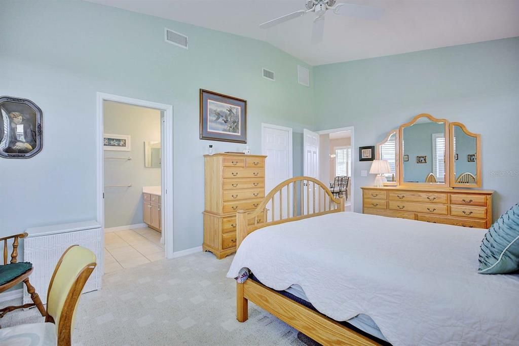 Active With Contract: $260,000 (2 beds, 2 baths, 1658 Square Feet)