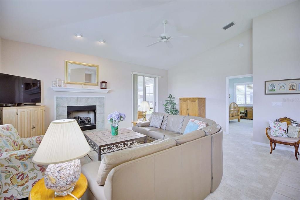 Active With Contract: $260,000 (2 beds, 2 baths, 1658 Square Feet)