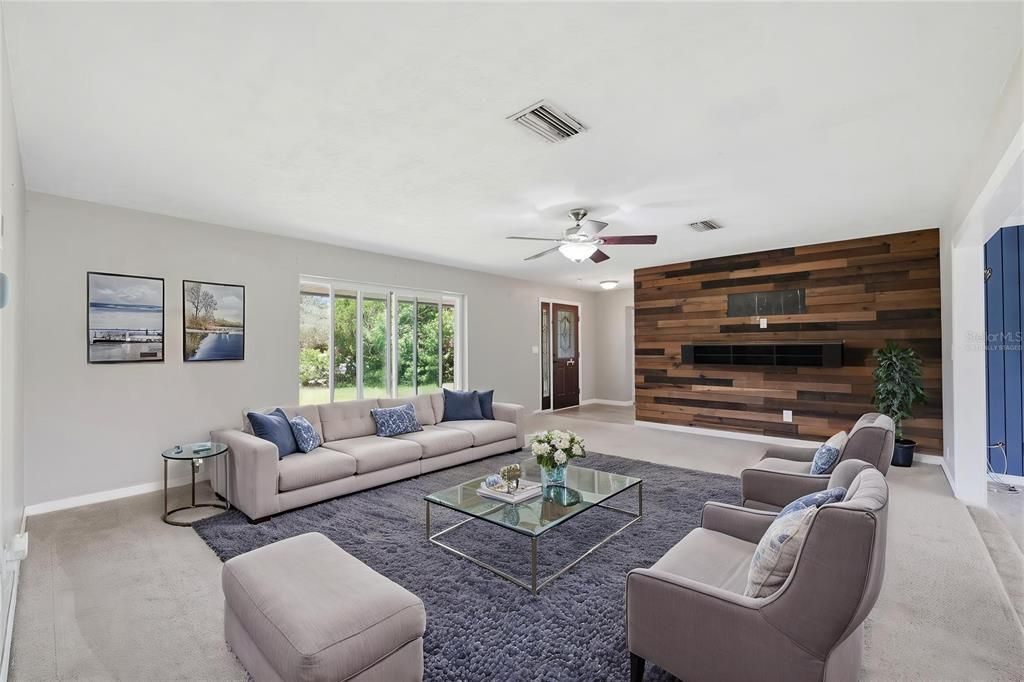 For Sale: $299,900 (4 beds, 2 baths, 1823 Square Feet)