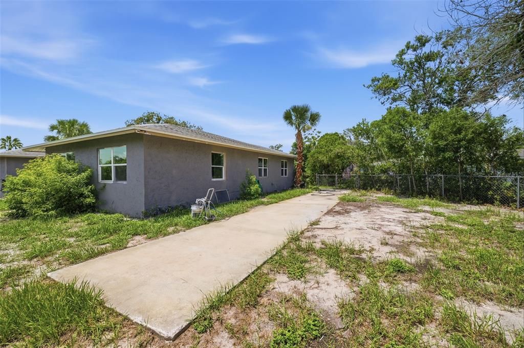 For Sale: $299,900 (4 beds, 2 baths, 1823 Square Feet)