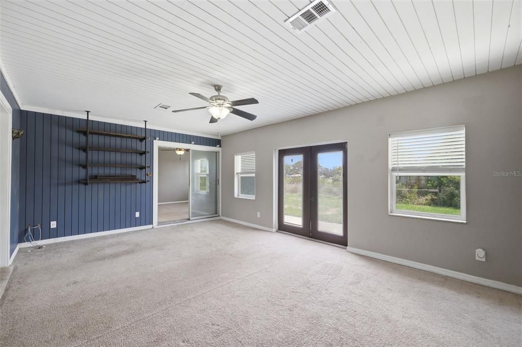 For Sale: $299,900 (4 beds, 2 baths, 1823 Square Feet)