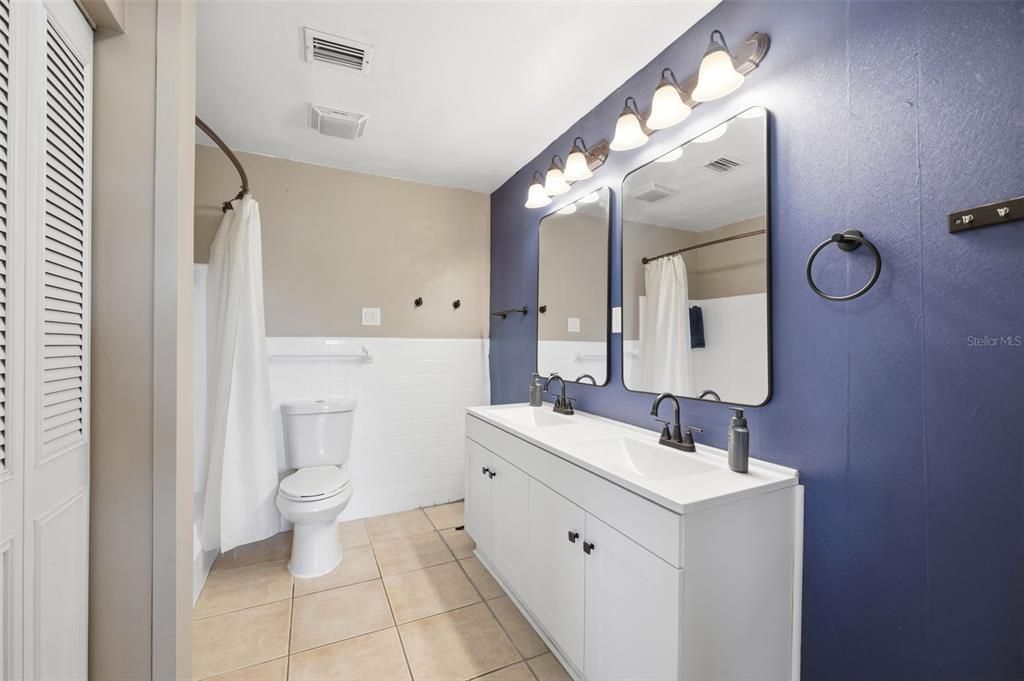 For Sale: $299,900 (4 beds, 2 baths, 1823 Square Feet)