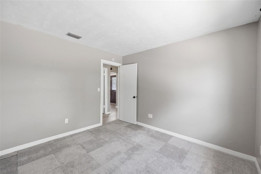 For Sale: $299,900 (4 beds, 2 baths, 1823 Square Feet)