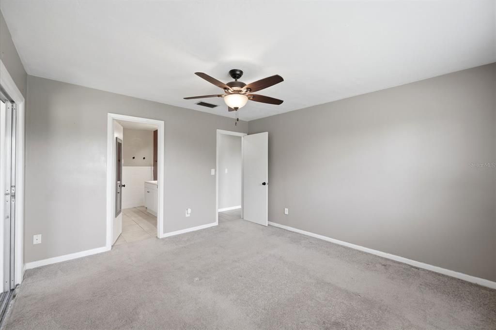 For Sale: $299,900 (4 beds, 2 baths, 1823 Square Feet)