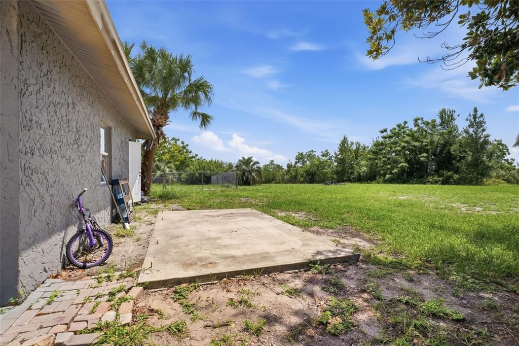 For Sale: $299,900 (4 beds, 2 baths, 1823 Square Feet)