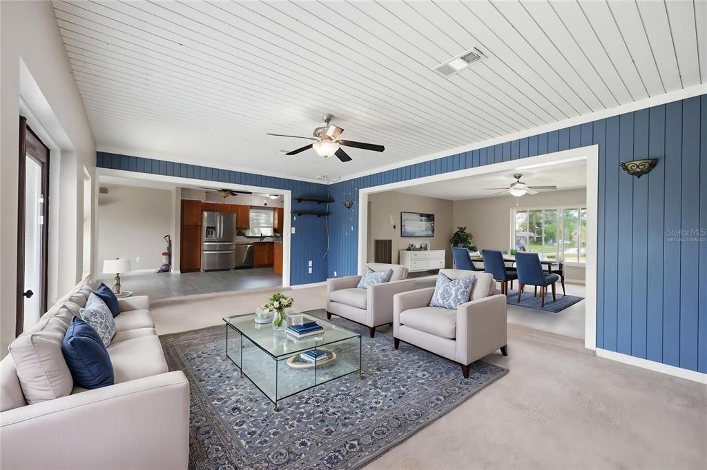 For Sale: $299,900 (4 beds, 2 baths, 1823 Square Feet)